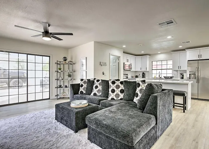 Hot Tub! Family-friendly Home, 8 Mi To Westgate Glendale