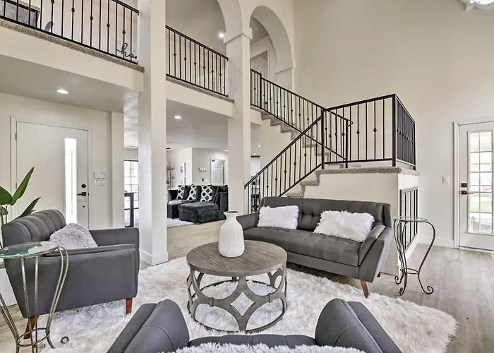 Hot Tub! Family-friendly Home, 8 Mi To Westgate Glendale